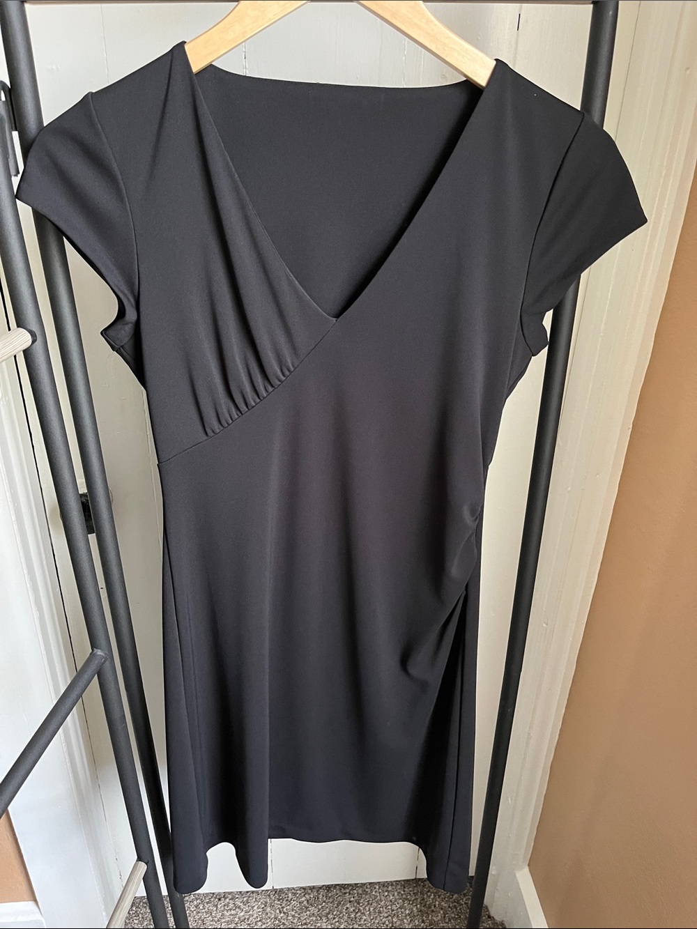 Elegant Black V-Neck Cap-Sleeve Dress